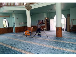 Akdeniz’de cami, okul ve parklara özel bakım