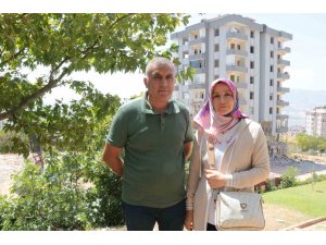 18 yıl yaşadıkları binanın yıkılmasını izlediler