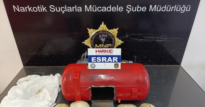 Kompresör içinde 2 kilo esrar ele geçirildi