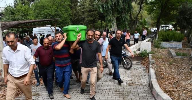 Denizde boğulan kız kardeşler, son yolculuklarına uğurlandı