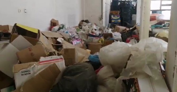 Isparta’da çöp evden ve deposundan 7 kamyon atık çıktı