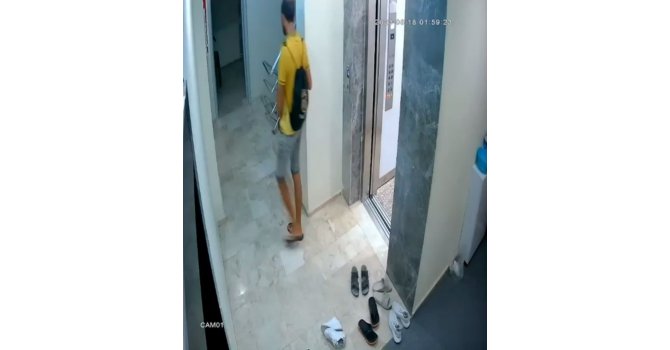 Beyaz spor ayakkabısı hırsızı yolundan döndürdü