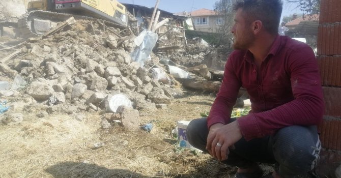 Isparta’da çıkan yangında bir ev küle döndü