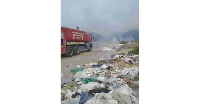 Çöp yangını büyümeden söndürüldü