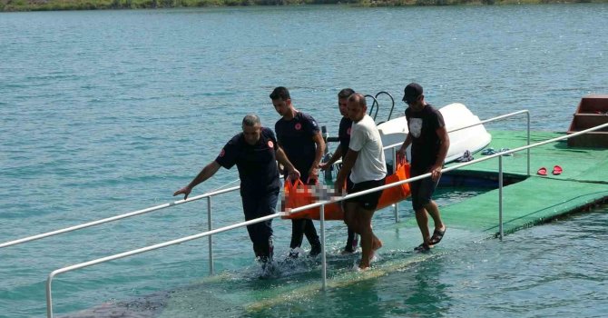 İngiliz turist yüzmek için girdiği ırmakta çevredekilerin gözü önünde can verdi