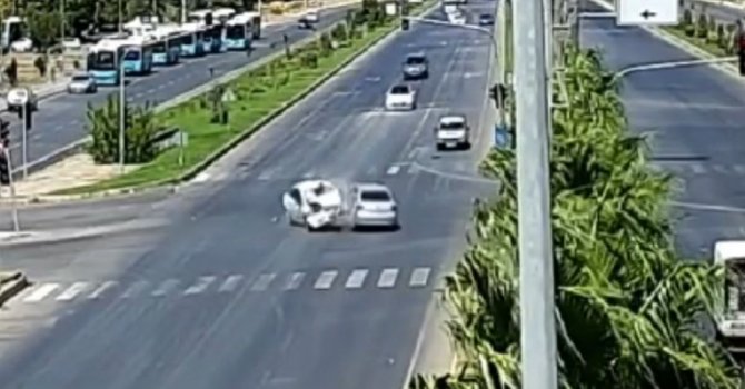 Kahramanmaraş’ta iki otomobil çarpıştı: 1’i bebek 5 yaralı