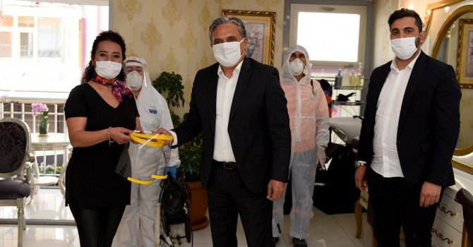 Berber ve kuaförlere yüz koruyucu maske