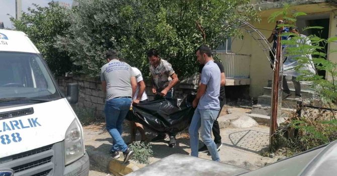 Otel çalışanı yatağında ölü bulundu