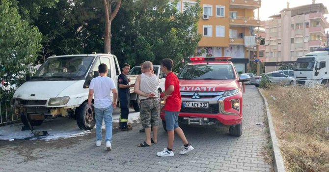 Gazipaşa’da yanan kamyonet ve ticari araçta kundaklama şüphesi