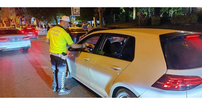 Antalya’da Güven Huzur uygulaması: Aranan 11 firari yakalandı