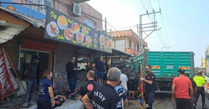 Kamyon ortalığı savaş alanına çevirdi: 2 yaralı