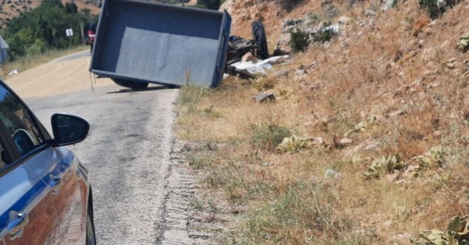 Isparta’da traktör devrildi: 3 yaralı