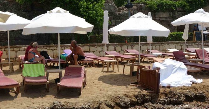 Antalya’da denizde fenalaşan İsveçli turist kıyıya ulaşmayı başardı ancak kurtarılamadı