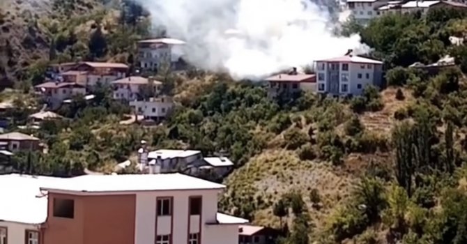 Saimbeyli de bir evin bahçesinde yangın çıktı