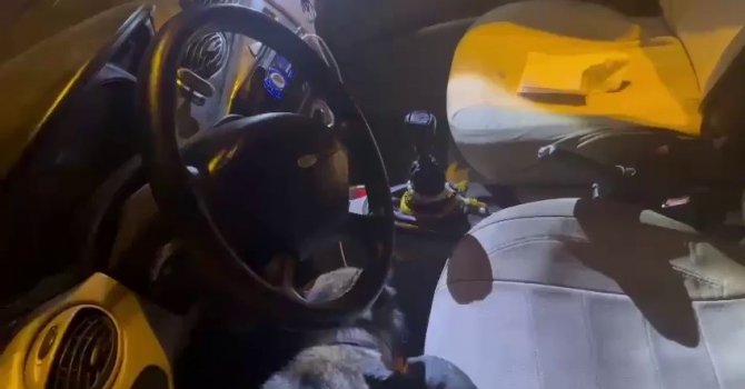 Hassas burun tespit etti, vitesi kutusundan uyuşturucu çıktı