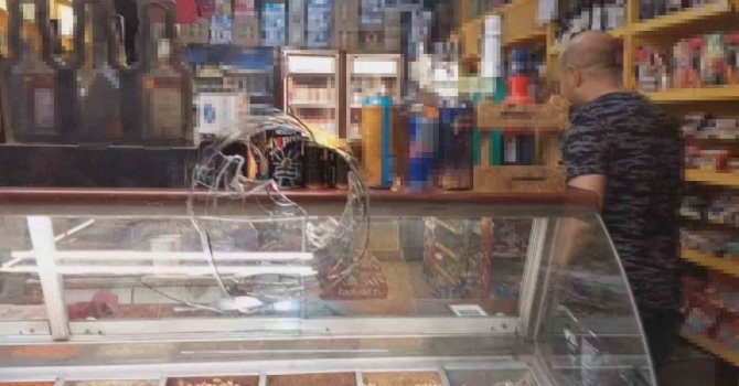 Kurşun yağmuruna tutulan şahsın bacağından vurulmasıyla yaşadığı şok kamerada