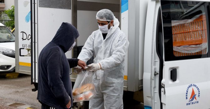 Her gün 3 bin 100 kişiye iftarlık yemek
