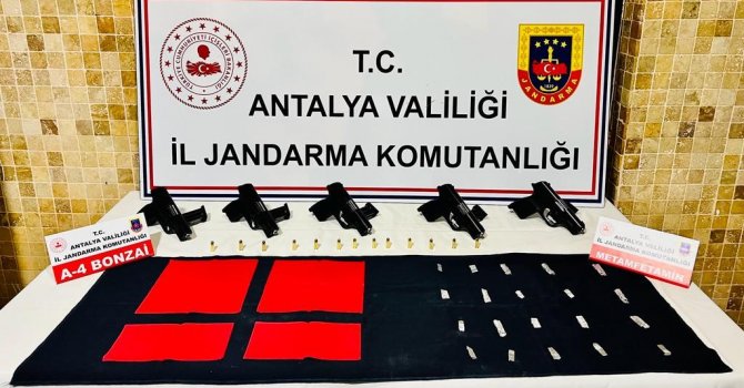 Antalya’da jandarmadan silah ve uyuşturucu madde operasyonu: 2 gözaltı
