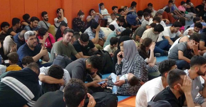 İtalya’ya gitmeye çalışan 270 göçmen Manavgat’ta tekneye binmeden yakalandı