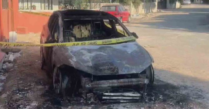 İki aracı kundaklayan zanlıyı jandarma yakaladı