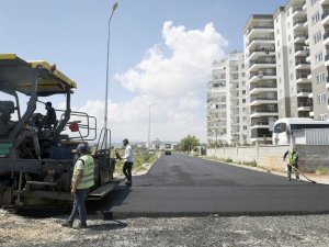 Kepez’den iki mahalleye 11 bin ton sıcak asfalt