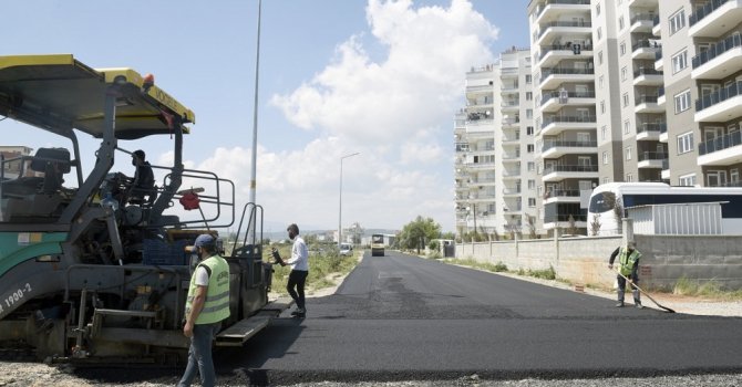 Kepez’den iki mahalleye 11 bin ton sıcak asfalt