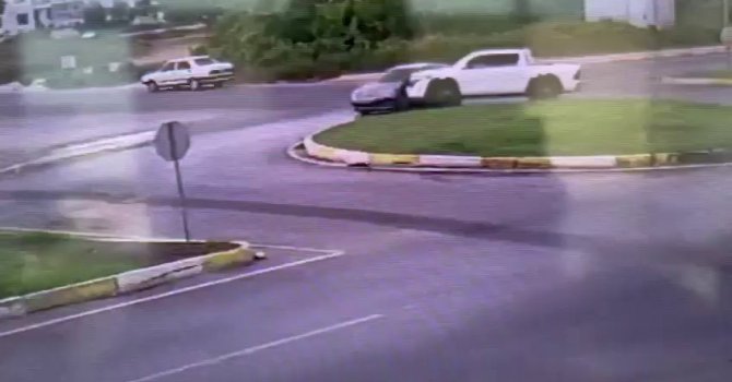 Kavşak sistemindeki göz göre göre gelen kaza kamerada