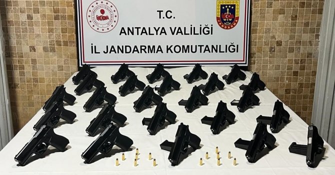 Antalya’da 25 adet ruhsatsız tabanca ele geçirildi