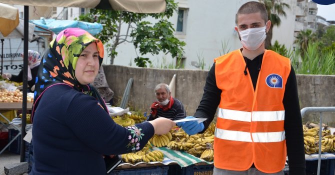 Büyükşehir Alanya’da maske dağıttı