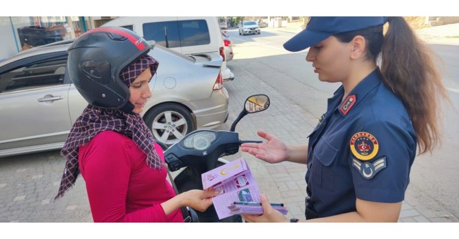 Jandarmadan vatandaşlara KADES bilgilendirmesi