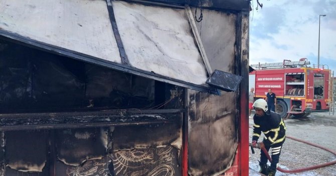 Hatay’da işyeri yangını söndürüldü