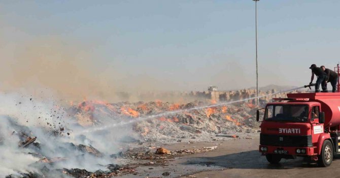 Kağıt fabrikasında çıkan yangında 30 bin ton atık kağıdın kül olduğu öğrenildi