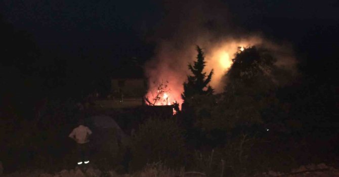 Samanlık yangınında 60 balya ve 1 ton dökme saman kül oldu