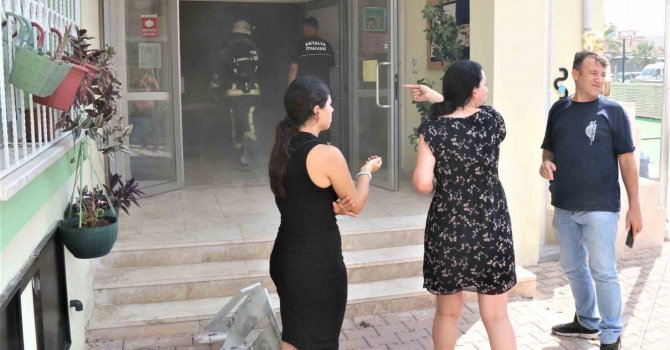 Anaokulunda öğretmenleri korkutan yangın büyümeden söndürüldü