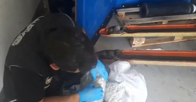 Osmaniye’de durdurulan tırda 145 kilo 450 gram skunk ele geçirildi