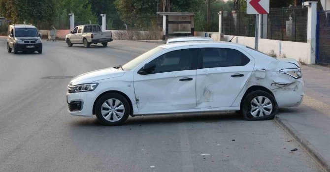 Park halindeki otomobile çarpıp kaçtı, yakalanan sürücü 1,87 promil alkollü çıktı