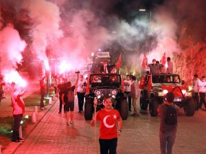 Mobil Fener Alayı Antalya’yı aydınlattı