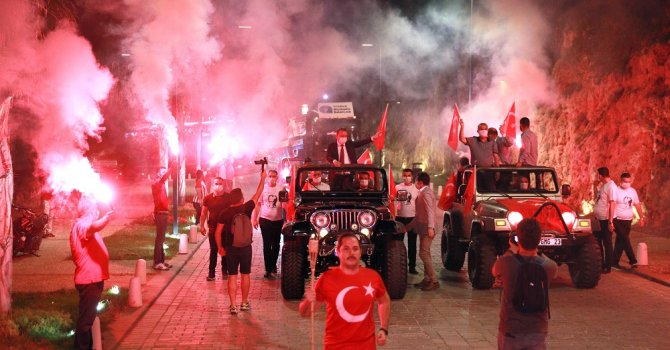 Mobil Fener Alayı Antalya’yı aydınlattı