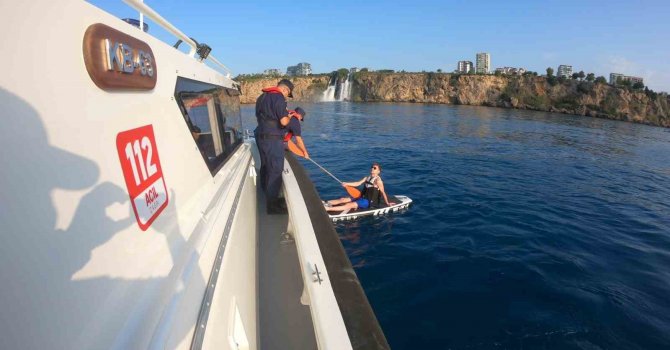 Sosyal medyadan izinsiz kürek sörfü kiralayan yabancı uyrukluya sınır dışı kararı