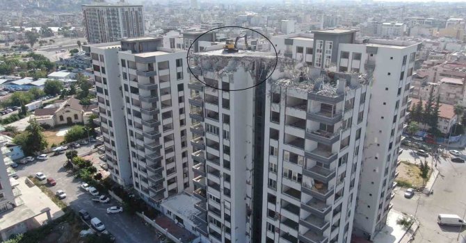 Hatay’da 13 katlı lüks binayı yıkmak için çözümü böyle buldular