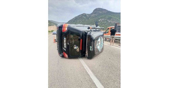 Sümer Ezgü Antalya’da kaza geçirdi