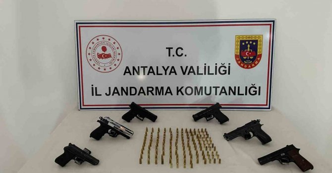 Antalya’da 6 adet ruhsatsız tabanca ele geçirildi