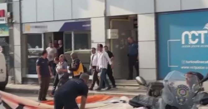 Annesini balkondan atmaya çalışan şahıs gözaltına alındı, o anlar kamerada