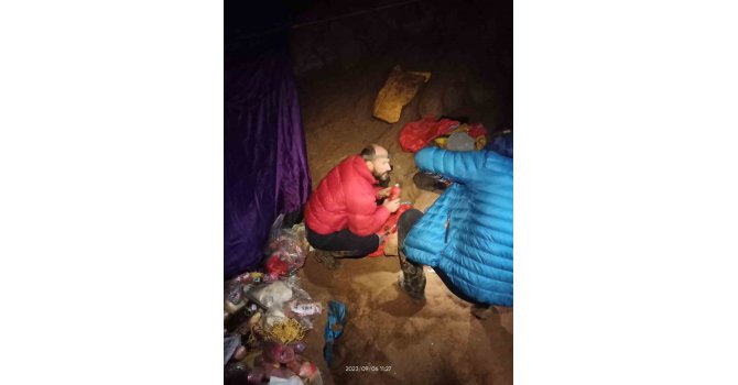 Bin 40 metreden tahliye edilecek ABD’li bilim adamı görüntülendi