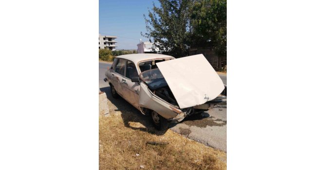 Otomobil duvara çarptı:1 yaralı