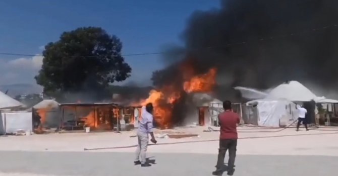 Oba çadırında yangın ve patlama meydana geldi: 12 çadır kül oldu