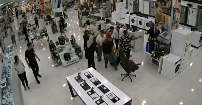 Isparta’da mağaza çalışanları ile müşteri çift arasında kavga