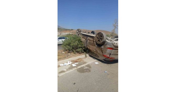 Hatay’da traktör ile otomobil çarpıştı: 2 yaralı