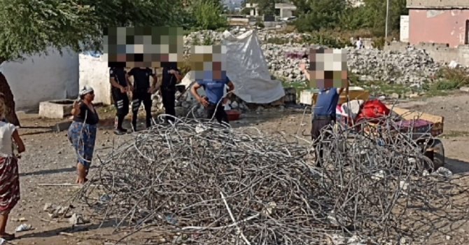 Osmaniye’de enkazdan çıkan demirleri çalan hırsızlara yönelik operasyon