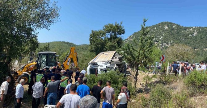 Kahramanmaraş’ta freni patlayan kamyon kalabalığa daldı: Ölü ve yaralılar var